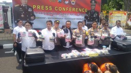 Diakhir Jabatan, Kombes Yusep Dihadiahi Sabu 23 Kilo
