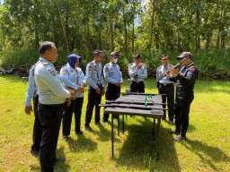 Uji Coba Senjata Miliki Lapas Narkotika Kelas IIA Pamekasan di Lapangan Tembak Satbrimob Pamekasan