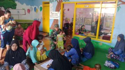 Babinsa Koramil 0826-02 Tlanakan Pendampingan Kegiatan Posyandu