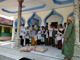 Satri Dukung Ganjar, Jalin Silaturahmi dan Bantu Renovasi Majelis Taklim Darun Najah