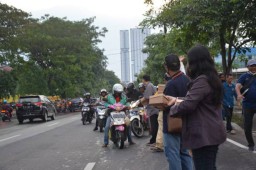 Baca juga : Persatuan Jurnalis Indonesia Bagikan ribuan takjil Di Jalan Jemur Andayani Surabaya