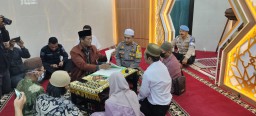 Jadi Tahanan, Tak Halangi Pria 57 Tahun Nikahi Gadis Pujaan di Polsek Tegalsari
