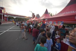 Pemkot Surabaya bersama Bank Jatim Semangat Gerakan UMKM Surabaya Lewat Festival Ramadan di Jembatan Suroboyo