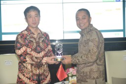 Perkuat Sister City, Wali Kota Eri Ajak Konjen RRT Sempurnakan Wisata Kya-kya