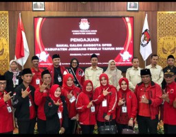 Puluhan Bacaleg PDI Perjuangan Jombang Mendaftar ke KPU