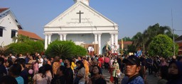 Bupati Jombang Hadiri Acara Hari Raya Unduh Unduh di GKJW Mojowarno