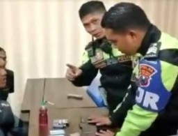 Bawa Narkoba, Dua Sopir Truk Diamankan PJR Jatim