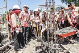 Wali Kota Eri Cahyadi Letakkan Batu Pertama, Tandai Pembangunan Gedung Pramuka Surabaya