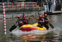 Puluhan Tim Bertanding dalam Kejuaraan Open Dayung Perahu Karet Piala Wali Kota Surabaya Tahun 2023