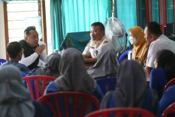 Wali Kota Eri Cahyadi Naik Motor Sidak Pelayanan Kelurahan di Balai RW