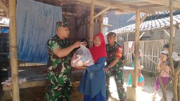 Ada Babinsa Masuk Dapur di Pamekasan