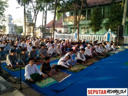 Bupati, Wakil Bupati Sampang Sholat Ied Bersama Warga di Pendopo Trunojoyo