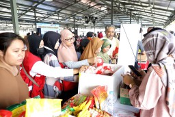 Tekan Inflasi, Gerakan Pangan Murah di Surabaya Diserbu Pembeli