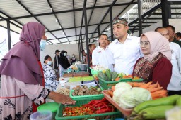 Inflasi Surabaya Turun, Wali Kota Eri Cahyadi: Harga Bahan Pokok Harus Stabil hingga Idul Adha