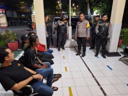 Gengster dan Peminum Miras Diciduk Polisi