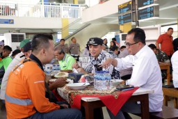 Di Terminal Purabaya Wali Kota Eri Cahyadi dan Menteri Perhubungan Bahas Realisasi Jalur Ganda KA
