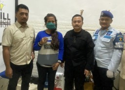 Dalam CD, Wanita ini Bawa Sesuatu Kedalam Lapas