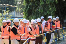 Dukung Strategi Industrialisasi Hijau Indonesia 2030: Wali Kota Surabaya Tinjau Pengelolaan Air Limbah Terpadu Kawasan SIER