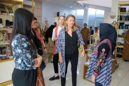 Ketua Dekranasda Surabaya Bahas Pengembangan Kawasan Dolly Bersama Perwakilan Kedubes Inggris