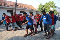 Semarakan HUT ke-78 RI, ODGJ Liponsos Surabaya Lomba Bakiak dan Balap Karung