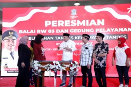 Wali Kota Surabaya Eri Resmikan Balai RW 03 dan Gedung Pelayanan Kelurahan Tandes, Dan Ajak Warga Atasi Kemiskinan