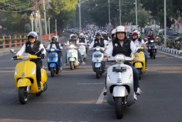 HUT Ke-62 Bank Jatim, Walikota Eri Cahyadi Sunmori Bersama Komunitas Vespa