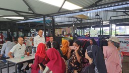 Fresh Market Kutisari kembali sepi, pedagang berkeluh kesah ke Anas Karno