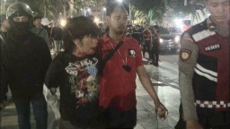 DiRazia, Dua Pemuda Nekat Loncat Karena Bawa Narkoba