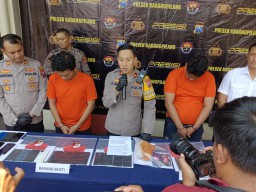 Baca juga : Puluhan Iphone dan HP Curian, Dua Pelaku Dibekuk Polisi