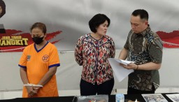 Terjerat Hutang Ratusan Juta, Istri Tega Bacok Suami
