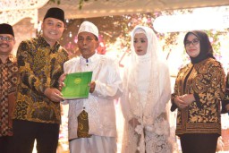 Habis Rp 7,4 Miliar Tanpa APBD, Pemkot Surabaya Nikahkan 225 Pasangan secara Massal