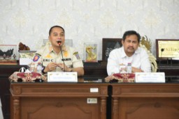Diskusi Bareng Para Pengusaha Kawasan Kembang Jepun, Wali Kota Eri Ajak Kolaborasi Ramaikan Kampung Pecinan