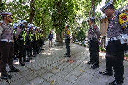 Baca juga : Polisi di Surabaya akan Razia, Sasaran Pengendara Tak ber SIM