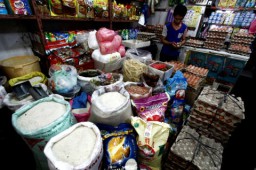 Panas Berkepanjangan Beras di Kabupaten Buru Mengalami Kenaikan Harga