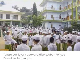 Baca juga : Ponpes Banyuanyar Protes ke Tim Prabowo-Gibran