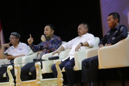 Di FGD SMSI Surabaya, Wali Kota Eri Ajak Ratusan Pelajar Bijak Gunakan Media Sosial