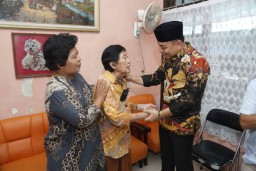 Wali Kota Eri Cahyadi Takziah Korban Laka Lumajang di Gubeng dan Wiyung