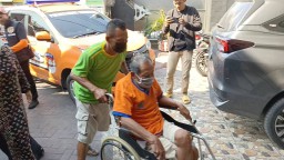 Naik Kursi Roda, Pengganda Uang Perankan 22 Adegan