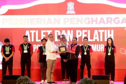 Sabet Juara Umum Porprov Jatim 2023, Wali Kota Eri Cahyadi Minta 2024 Puslatcab Tersedia untuk Seluruh Cabor