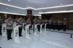 Kapolres dan PJU yang Diserahkan Terimakan Kapolda Jatim