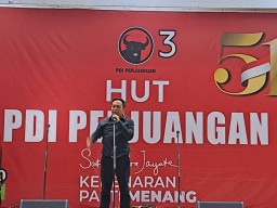 Caleg dan politisi senior Banteng, rayakan HUT PDIP ke 51 bareng ribuan emak-emak