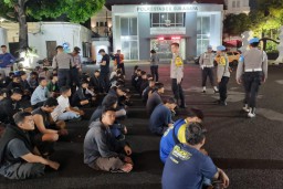 Baca juga : Polrestabes Surabaya Amankan 139 Pemuda dan 66 Kendaraan, Diduga Konvoi Silat