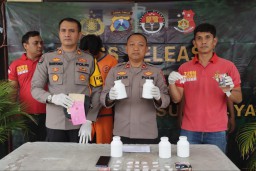 Baca juga : Tiga Pemilik Pil Koplo di Polsek Gayungan