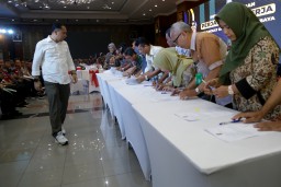 Pejabat Pemkot Surabaya Tanda Tangani Kontrak Kinerja 2024, Wali Kota Eri Cahyadi: Tiga Bulan Sekali Saya Evaluasi
