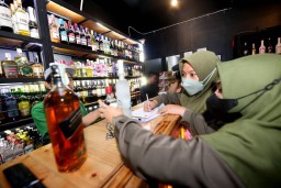 Satpol PP Sita Puluhan Mihol dari Tiga Ruko di Surabaya Barat