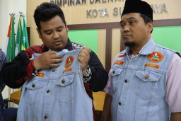 Rompi Jeans Biru Wali Kota Eri Cahyadi Penghargaan Pemuda Muhammadiyah Surabaya, Tak Ada Nuansa Politik