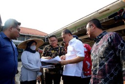Berdiri Sejak Tahun 1927, Wali Kota Eri Cahyadi Pindahkan RPH dan Kandang Babi dari Kawasan Wisata Religi Ampel