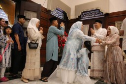 Gelar Open House di Rumah Dinas, Wali Kota Eri Cahyadi: Ini Rumahnya Masyarakat Surabaya