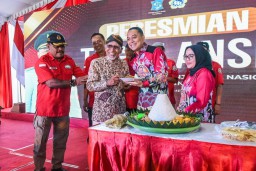 Wali Kota Eri Resmikan Tugu Lansia di Balongsari Surabaya, Bentuk Penghormatan bagi Warga Lanjut Usia