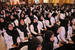 Wali Kota Eri Cahyadi Kembali Serahkan 1.366 SK Pengangkatan PPPK Surabaya